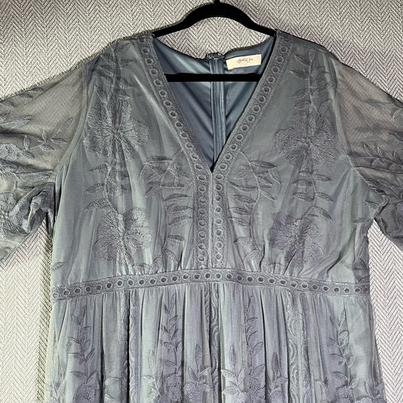 Chic Lace Maxi Dress in Soft Blue - Picture 5 of 7